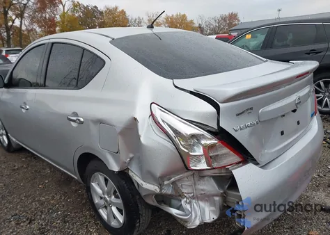 2014 Nissan Versa 1.6 Sv z USA, uszkodzony, nr VIN 3N1CN7AP1EL827392